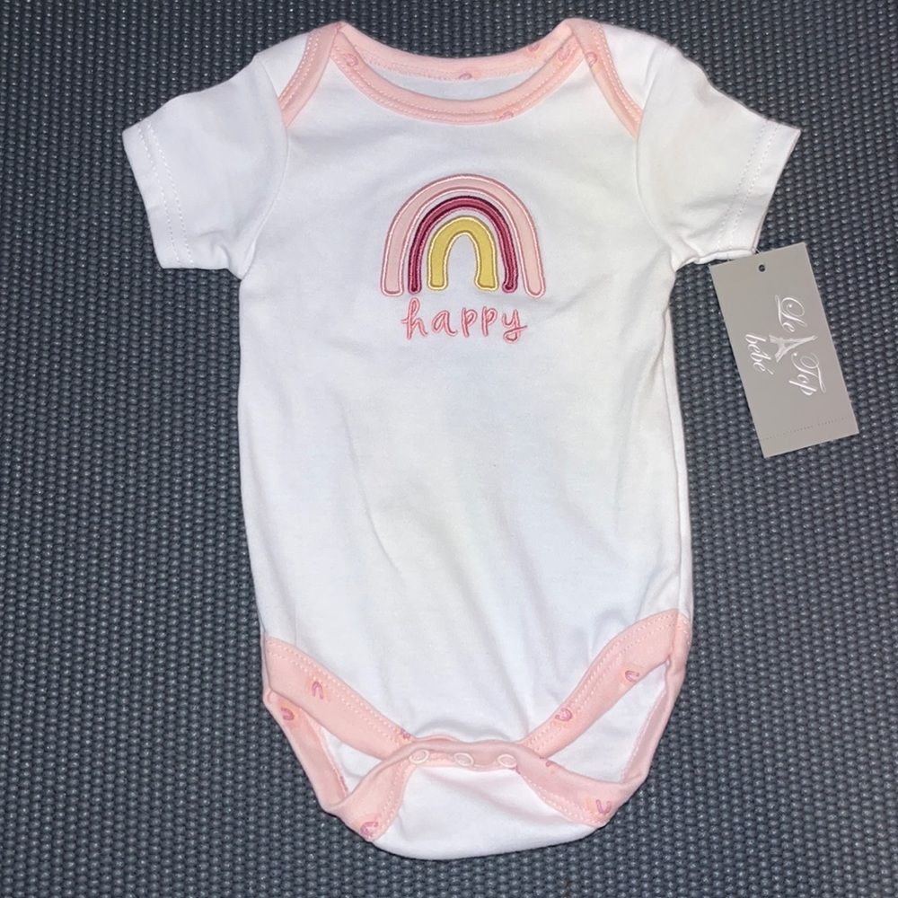 Le Top Bebe NWT Onsie 3-6 Month “HAPPY” White and Pink with Rainbow 🌈 Detail